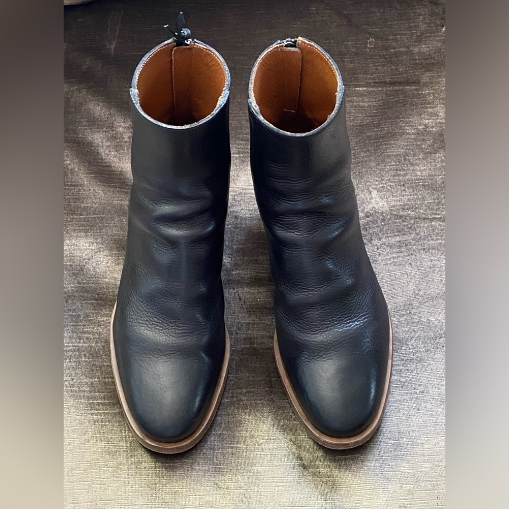 ✨PREOWNED ✨💯% AUTHENTIC GIVENCHY BOOTS